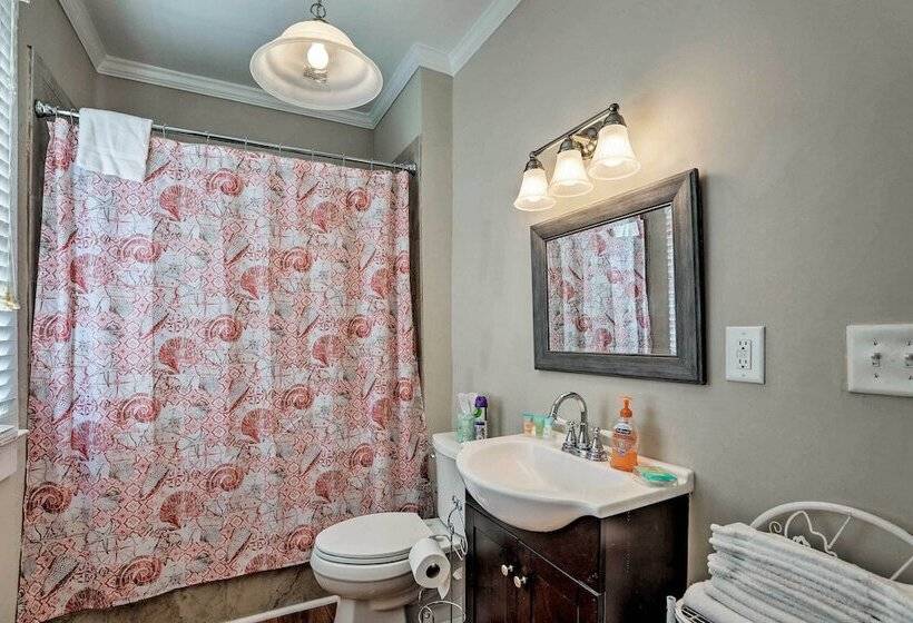 Spacious Mount Pleasant Home: 5 Mi To Beach