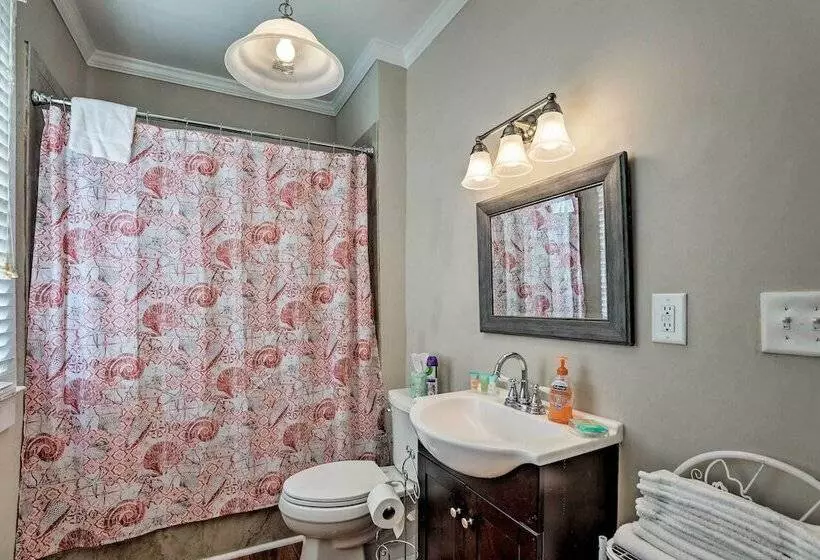 Spacious Mount Pleasant Home: 5 Mi To Beach