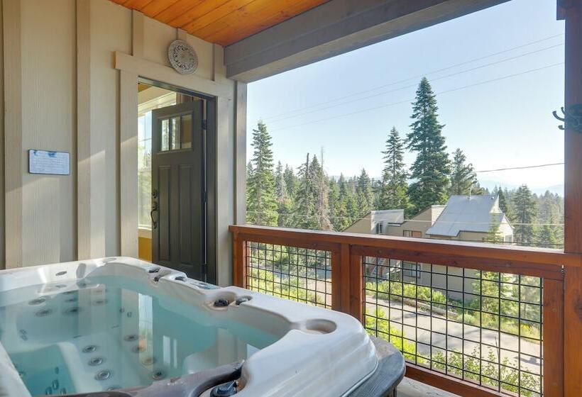 Stunning Luxury Home W/ Lake Tahoe Views & Hot Tub