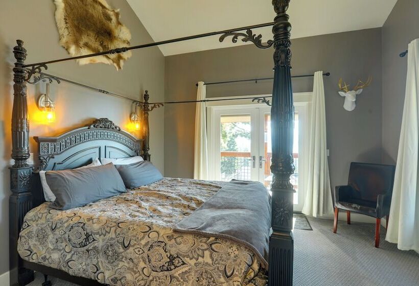 Stunning Luxury Home W/ Lake Tahoe Views & Hot Tub