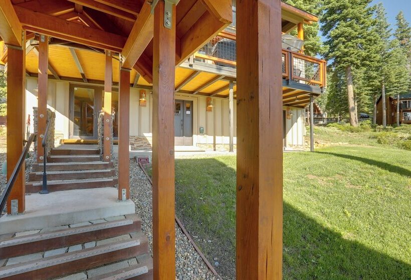 Stunning Luxury Home W/ Lake Tahoe Views & Hot Tub