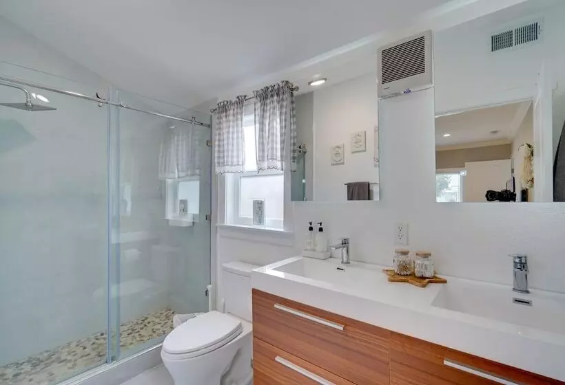 Sun Soaked Livermore Gem With Patio & Fire Pit!