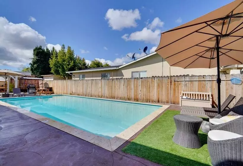 Sun Soaked Livermore Gem With Patio & Fire Pit!