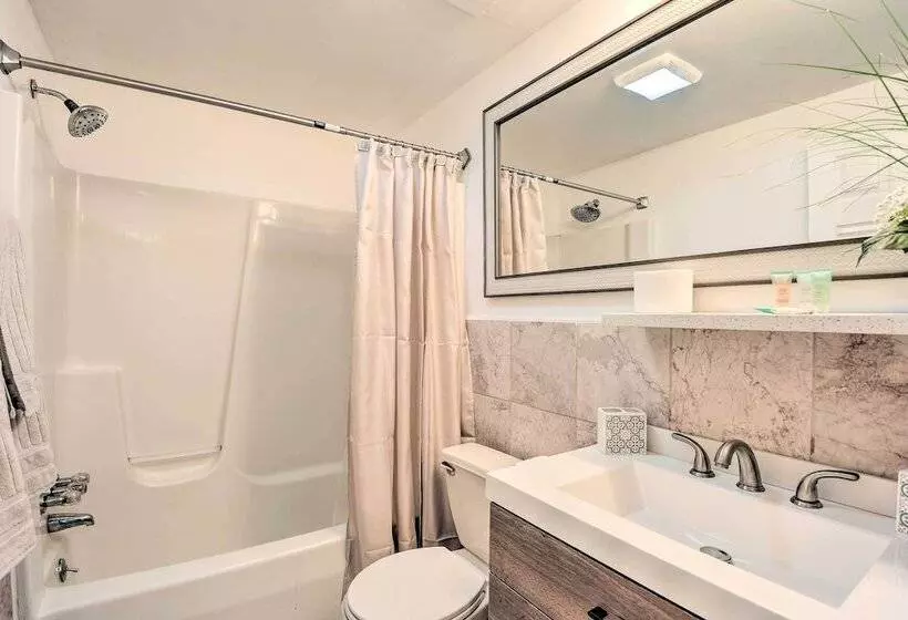 Sunny Glen Burnie Home   On Site Water Access