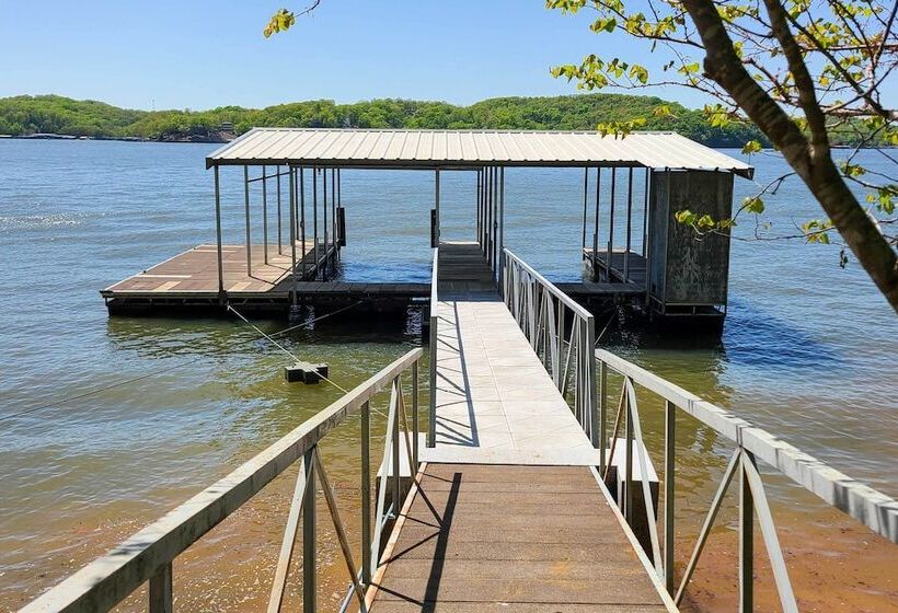 Sunny Providence Cottage Retreat W/ Dock, Kayaks