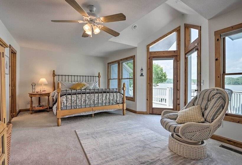 Sunny Providence Cottage Retreat W/ Dock, Kayaks