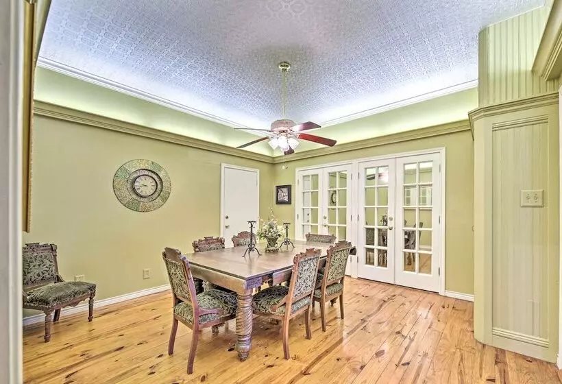 The Lilly House: Historic Glen Rose Home W/ Porch!