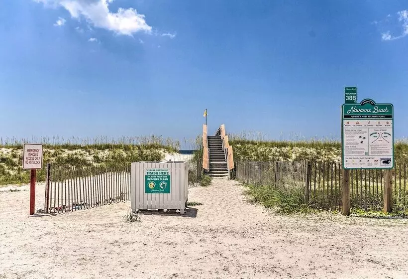 The  Summer Breeze  Retreat   Near Navarre Beach!
