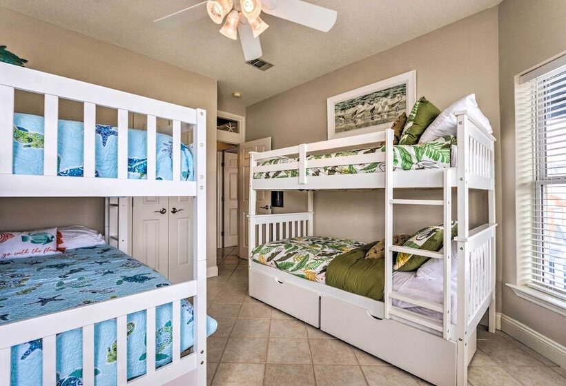 The  Summer Breeze  Retreat   Near Navarre Beach!