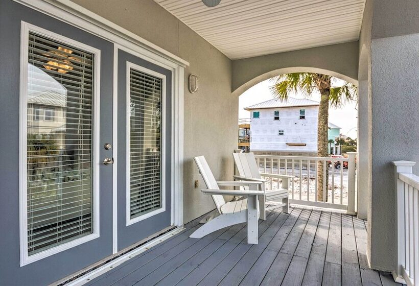 The  Summer Breeze  Retreat   Near Navarre Beach!