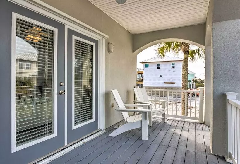 The  Summer Breeze  Retreat   Near Navarre Beach!