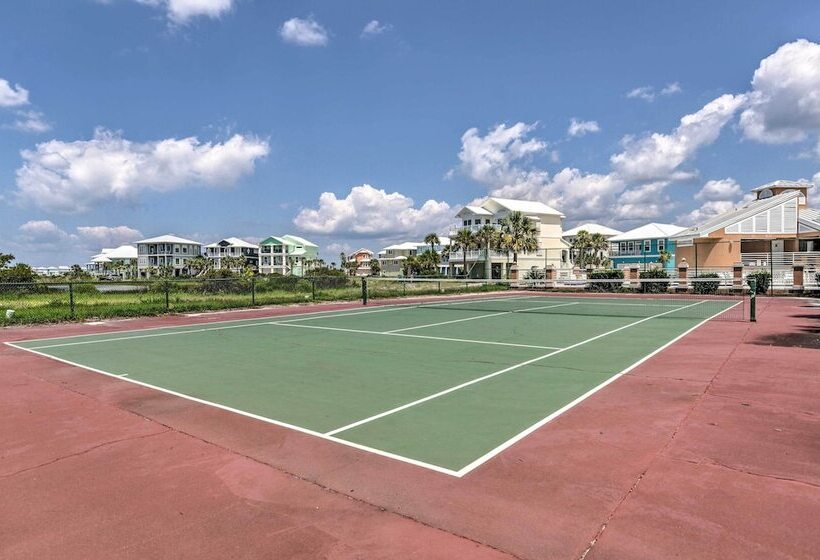 The  Summer Breeze  Retreat   Near Navarre Beach!