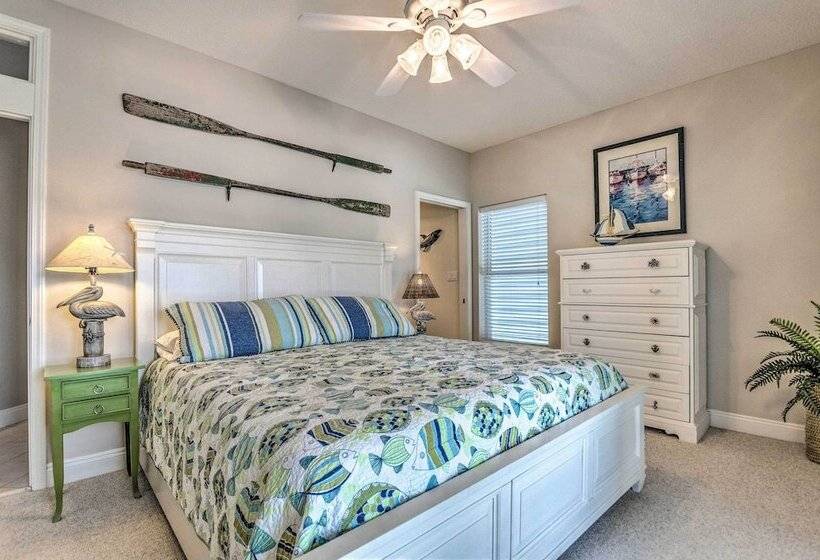 The  Summer Breeze  Retreat   Near Navarre Beach!