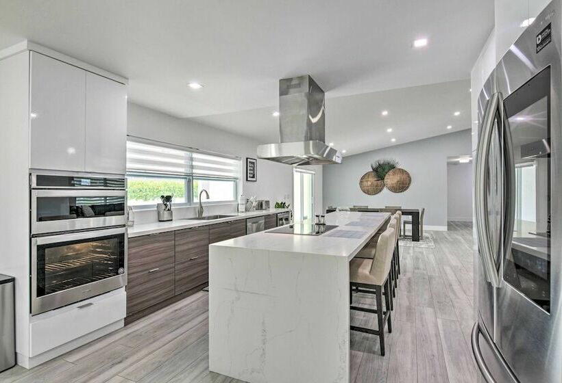 Upscale Miami Escape: 20 Mi To South Beach!