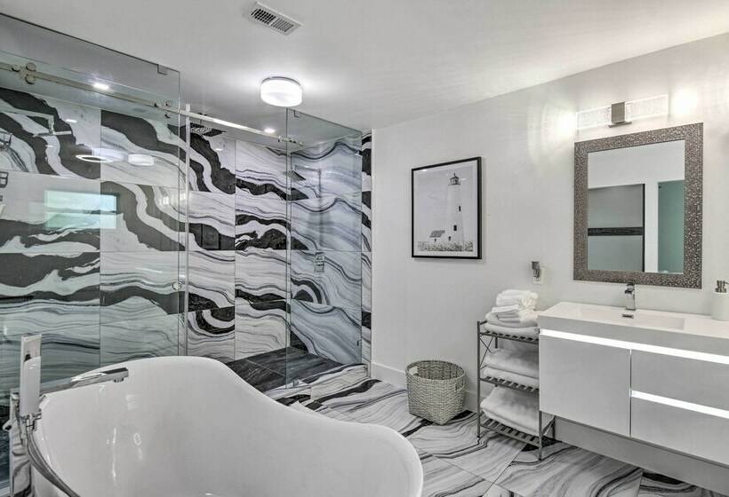 Upscale Miami Escape: 20 Mi To South Beach!