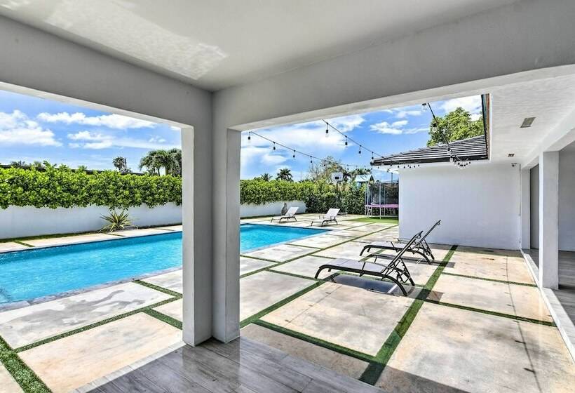 Upscale Miami Escape: 20 Mi To South Beach!