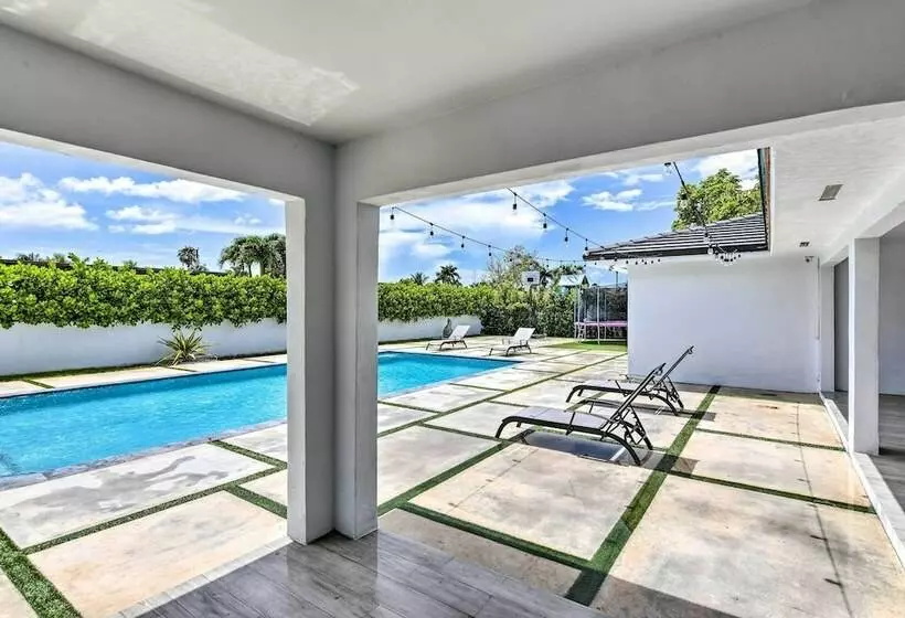 Upscale Miami Escape: 20 Mi To South Beach!