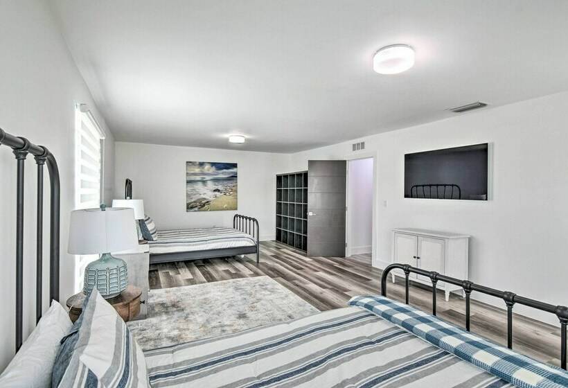 Upscale Miami Escape: 20 Mi To South Beach!