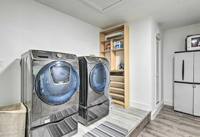 Upscale Miami Escape: 20 Mi To South Beach!