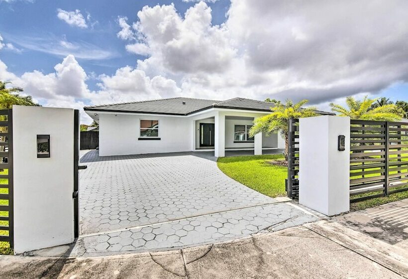 Upscale Miami Escape: 20 Mi To South Beach!