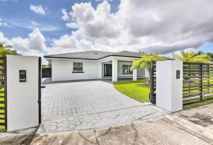Upscale Miami Escape: 20 Mi To South Beach!