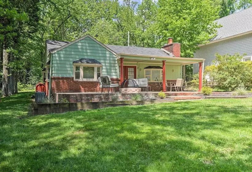 Waterfront Annapolis Home: Fire Pit & Fishing Pier