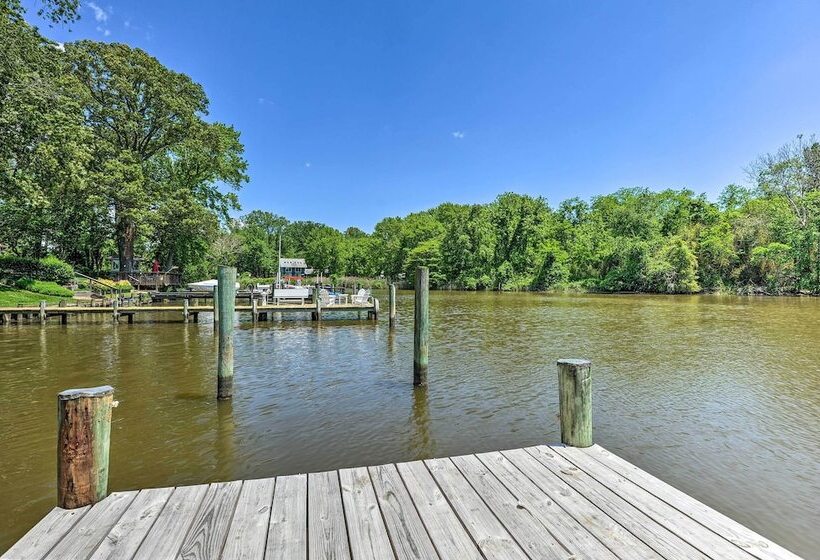Waterfront Annapolis Home: Fire Pit & Fishing Pier