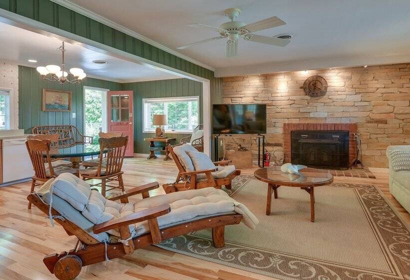 Waterfront Annapolis Home: Fire Pit & Fishing Pier