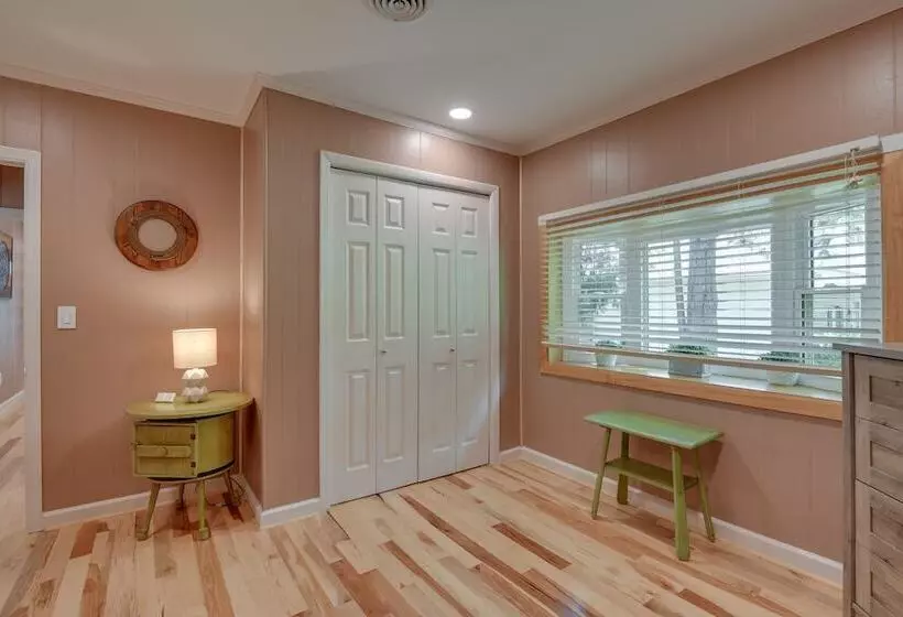 Waterfront Annapolis Home: Fire Pit & Fishing Pier