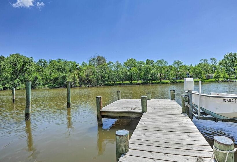 Waterfront Annapolis Home: Fire Pit & Fishing Pier