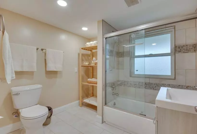 Waterfront Lakehouse W/ Private Dock & Fire Pit!