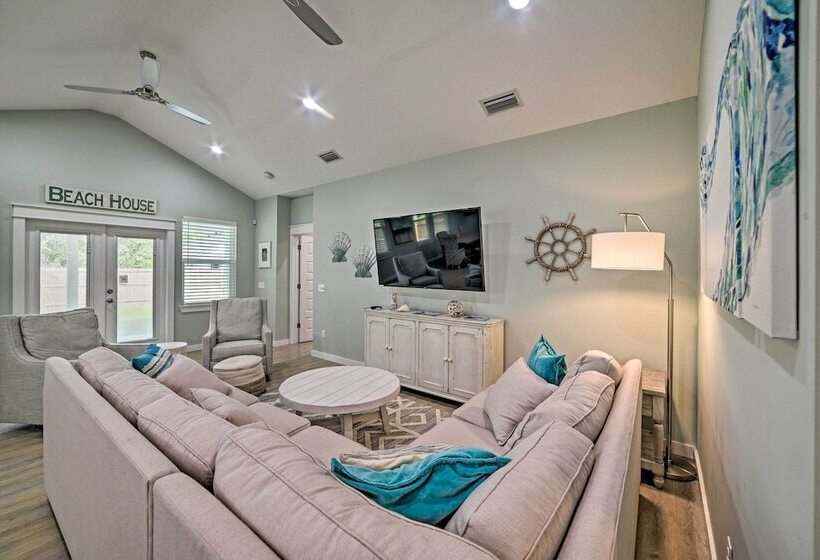 West End Home W/ Yard < 1 Mi To Beach Access!