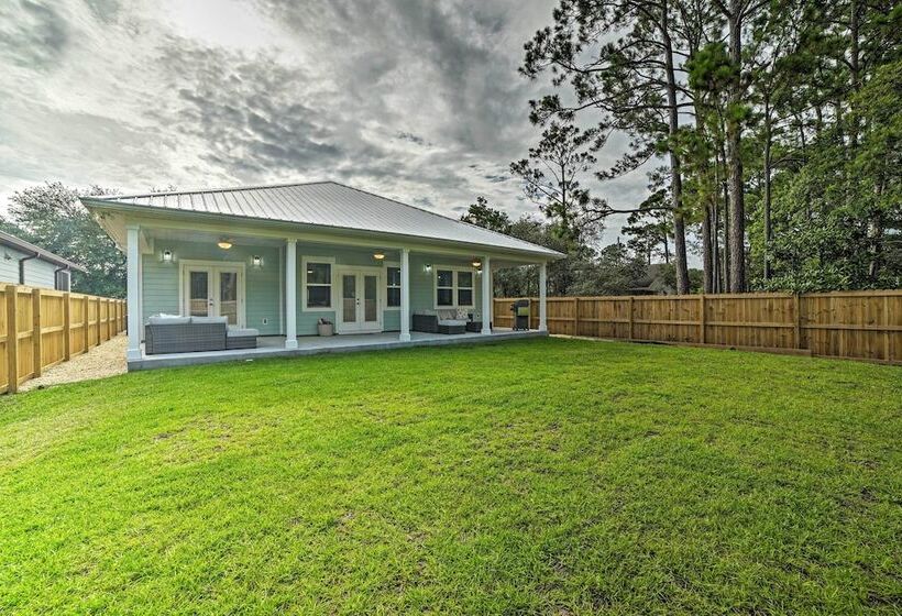 West End Home W/ Yard < 1 Mi To Beach Access!