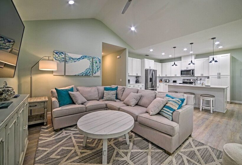 West End Home W/ Yard < 1 Mi To Beach Access!