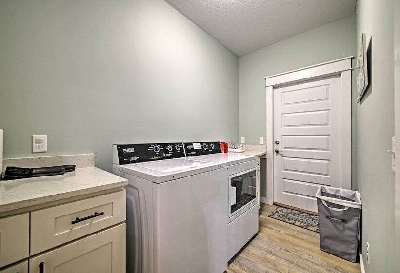 West End Home W/ Yard < 1 Mi To Beach Access!