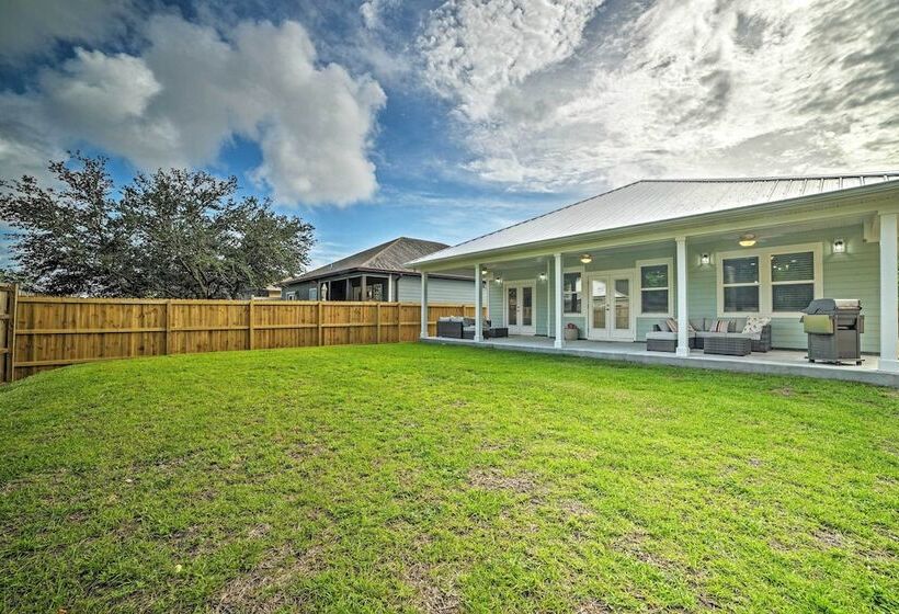 West End Home W/ Yard < 1 Mi To Beach Access!