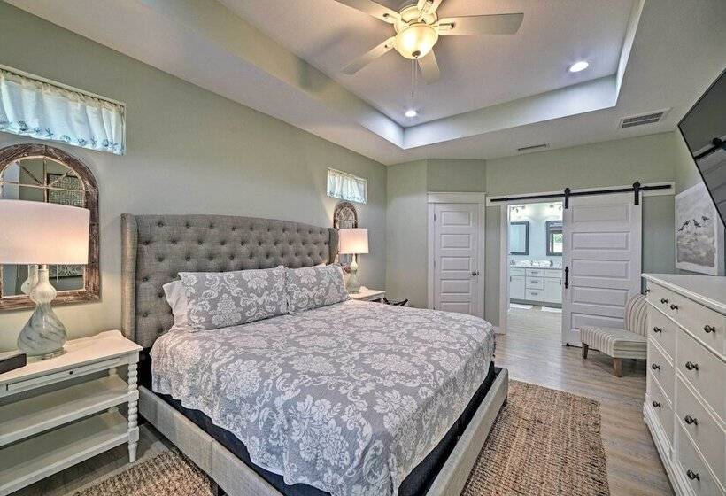 West End Home W/ Yard < 1 Mi To Beach Access!