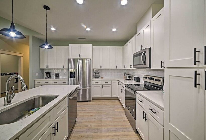 West End Home W/ Yard < 1 Mi To Beach Access!