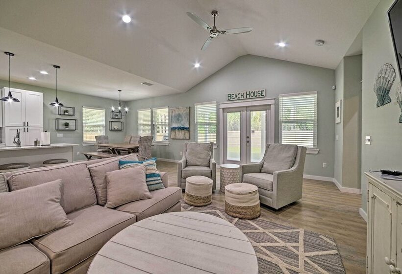 West End Home W/ Yard < 1 Mi To Beach Access!