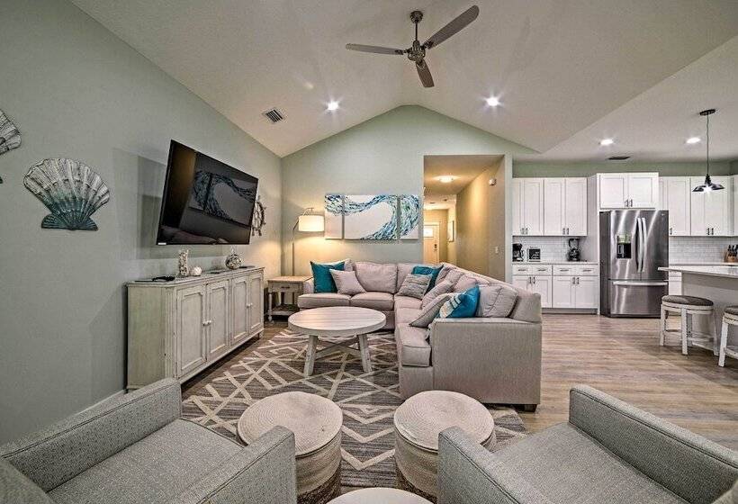 West End Home W/ Yard < 1 Mi To Beach Access!