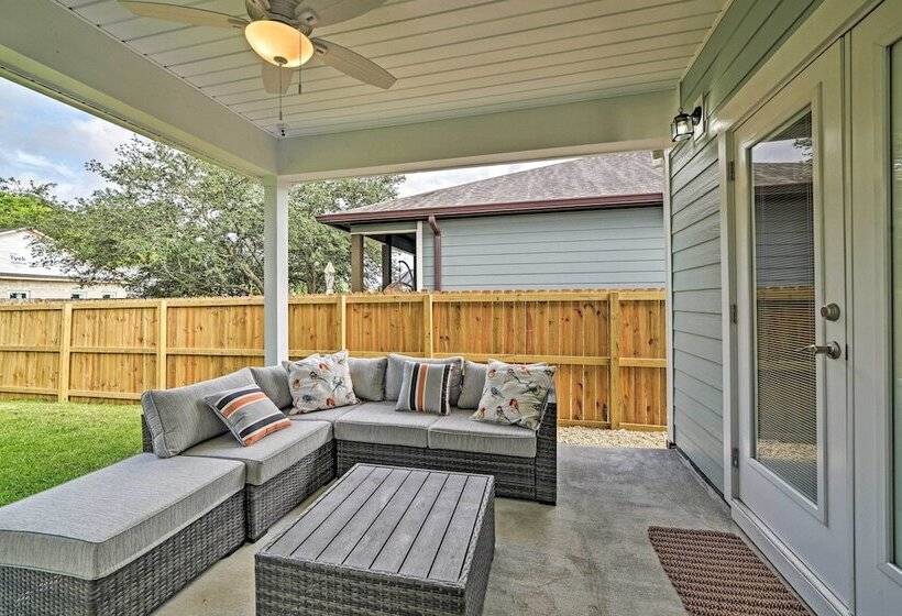 West End Home W/ Yard < 1 Mi To Beach Access!