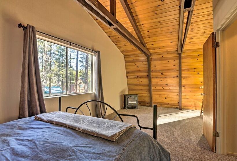 4 Season Tahoe Hideaway: 1 Block To Biking!