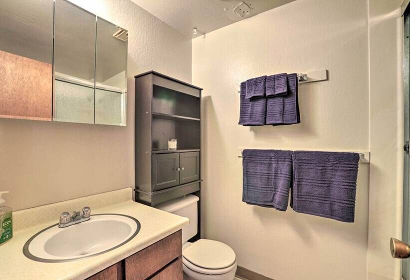 4 Season Tahoe Hideaway: 1 Block To Biking!