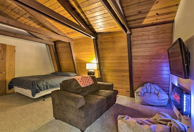 4 Season Tahoe Hideaway: 1 Block To Biking!