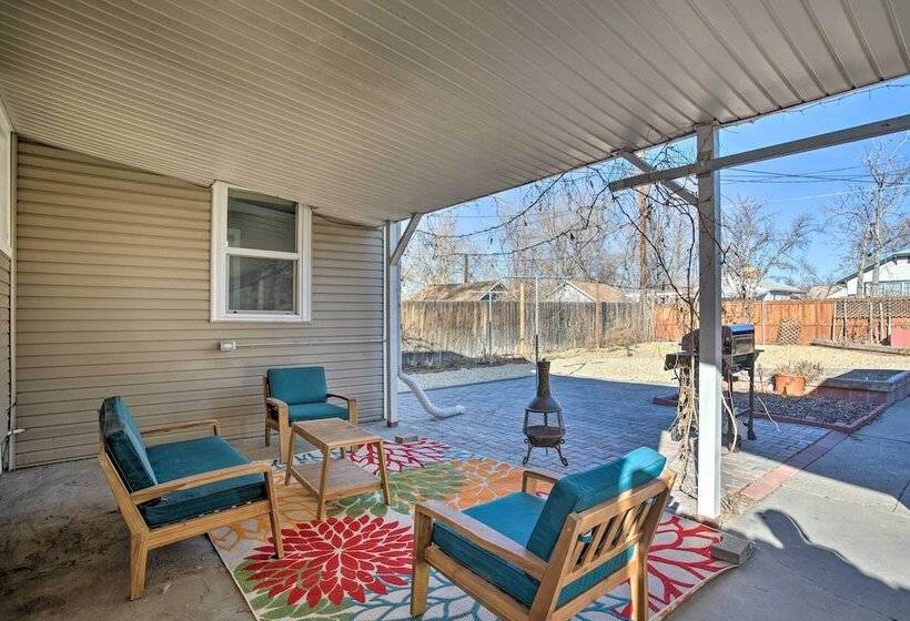 Adventure Home Base 7 Blocks To Downtown!