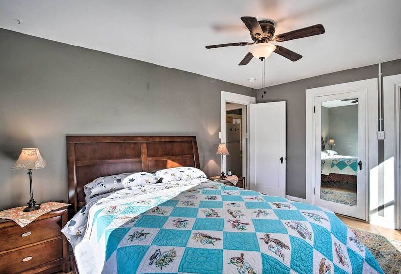 Adventure Home Base 7 Blocks To Downtown!