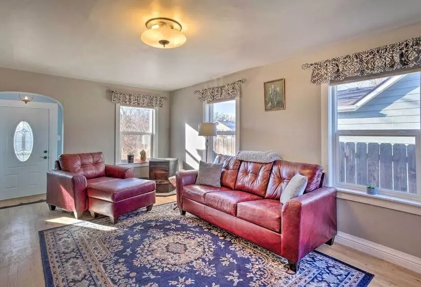 Adventure Home Base   7 Blocks To Downtown!