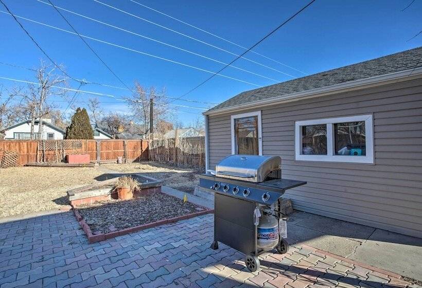 Adventure Home Base 7 Blocks To Downtown!