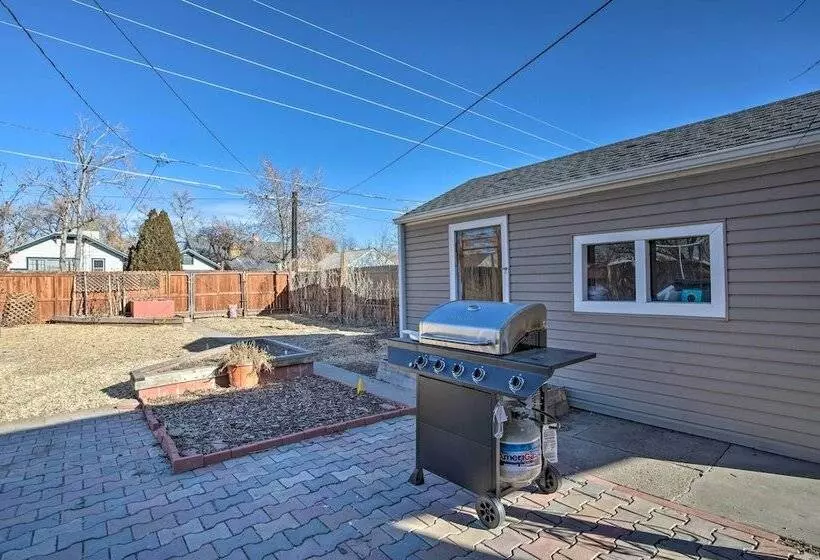 Adventure Home Base   7 Blocks To Downtown!