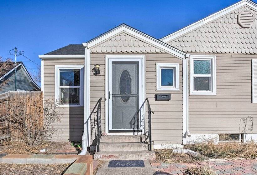 Adventure Home Base 7 Blocks To Downtown!